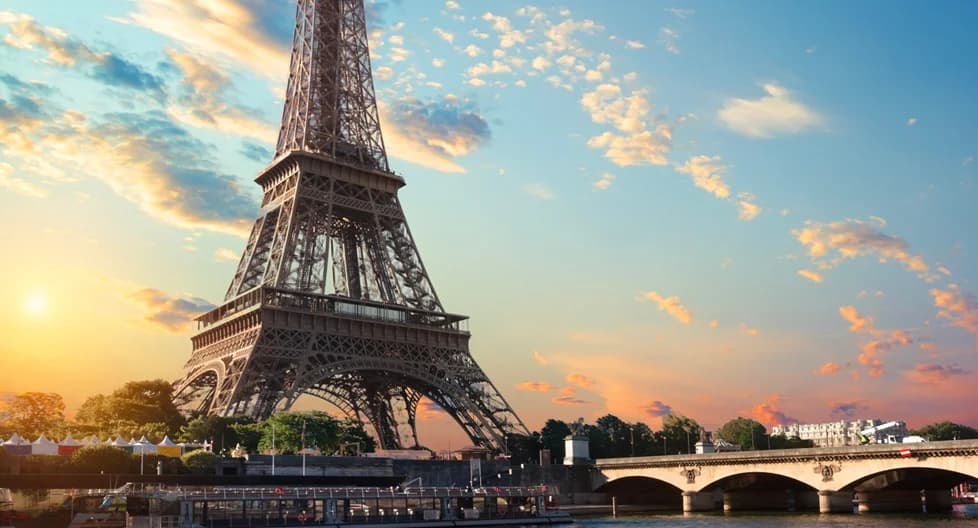 Eiffel Tower Paris France 2025 - iconic landmark, Champ de Mars views, best hotels neighborhoods