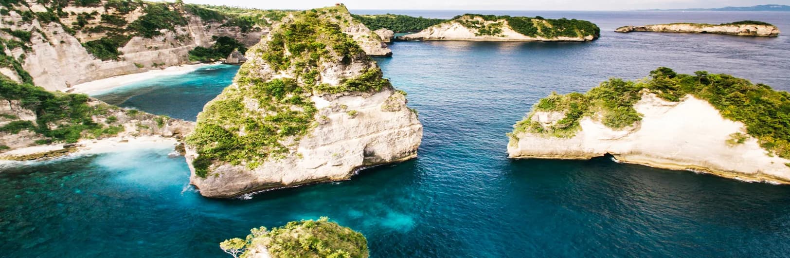 Nusa Penida Bali - dramatic clifftop villas with ocean views, pristine beaches, and secluded island resorts off eastern coast of Indonesia