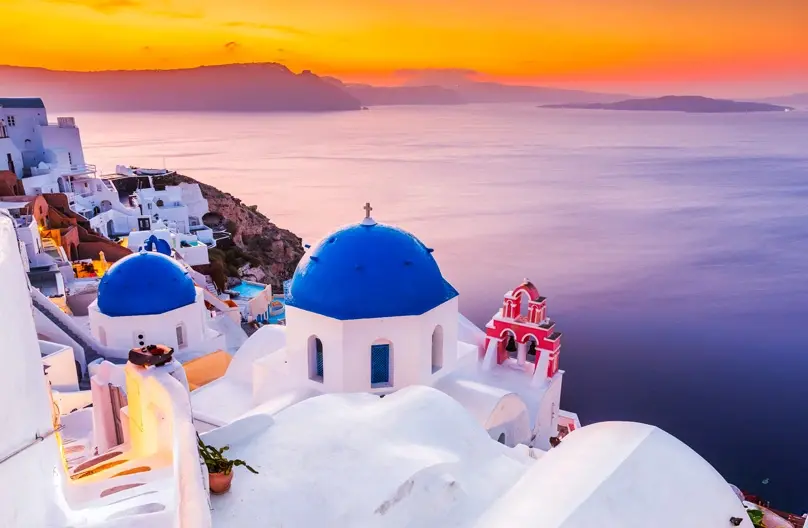 Best Santorini Hotels 2026 Guide - where to stay in Santorini from budget €60/night to luxury cave hotels €800+, Oia blue domes at sunset, Imerovigli caldera views, Fira nightlife, Kamari and Perissa beach accommodation, complete booking guide for honeymoons and family vacations