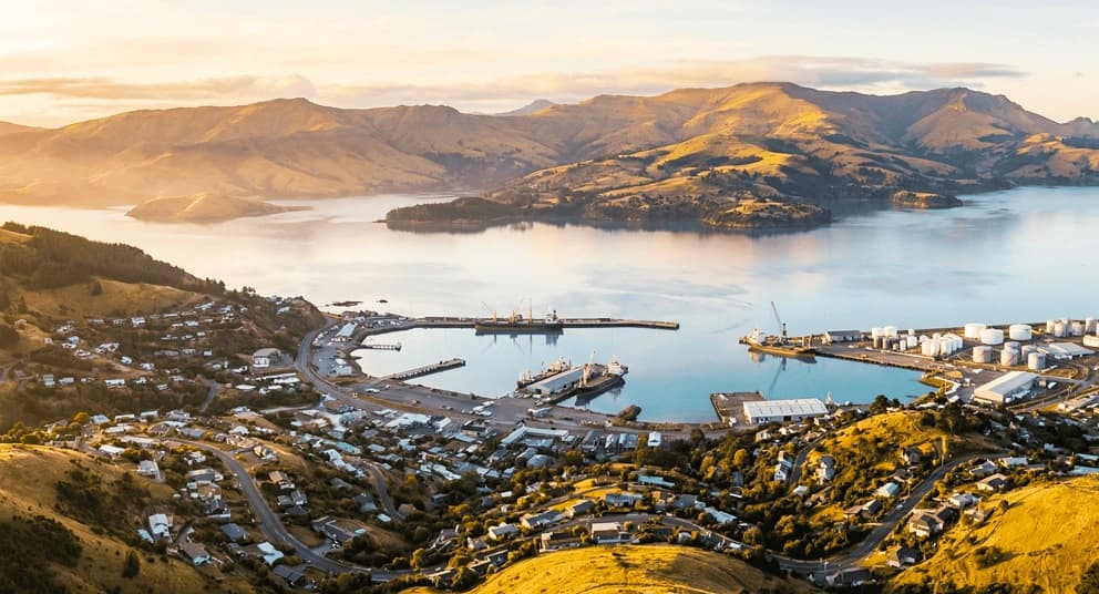 Christchurch New Zealand travel guide 2026 - South Island gateway city with gardens, adventure activities and family-friendly attractions