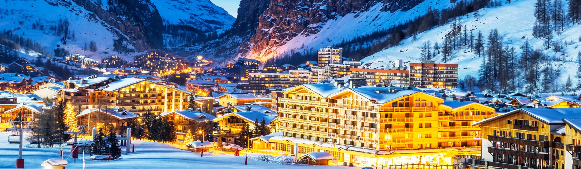 Best ski resorts in France 2026/27 - stunning panoramic view of French Alps with snow-covered peaks, Trois Vallées 600km world's largest ski domain, Val d'Isère and Courchevel luxury villages, Mont Blanc massif backdrop, modern high-speed gondola lifts, perfectly groomed pistes, traditional Savoyard chalets, and blue sky winter skiing paradise