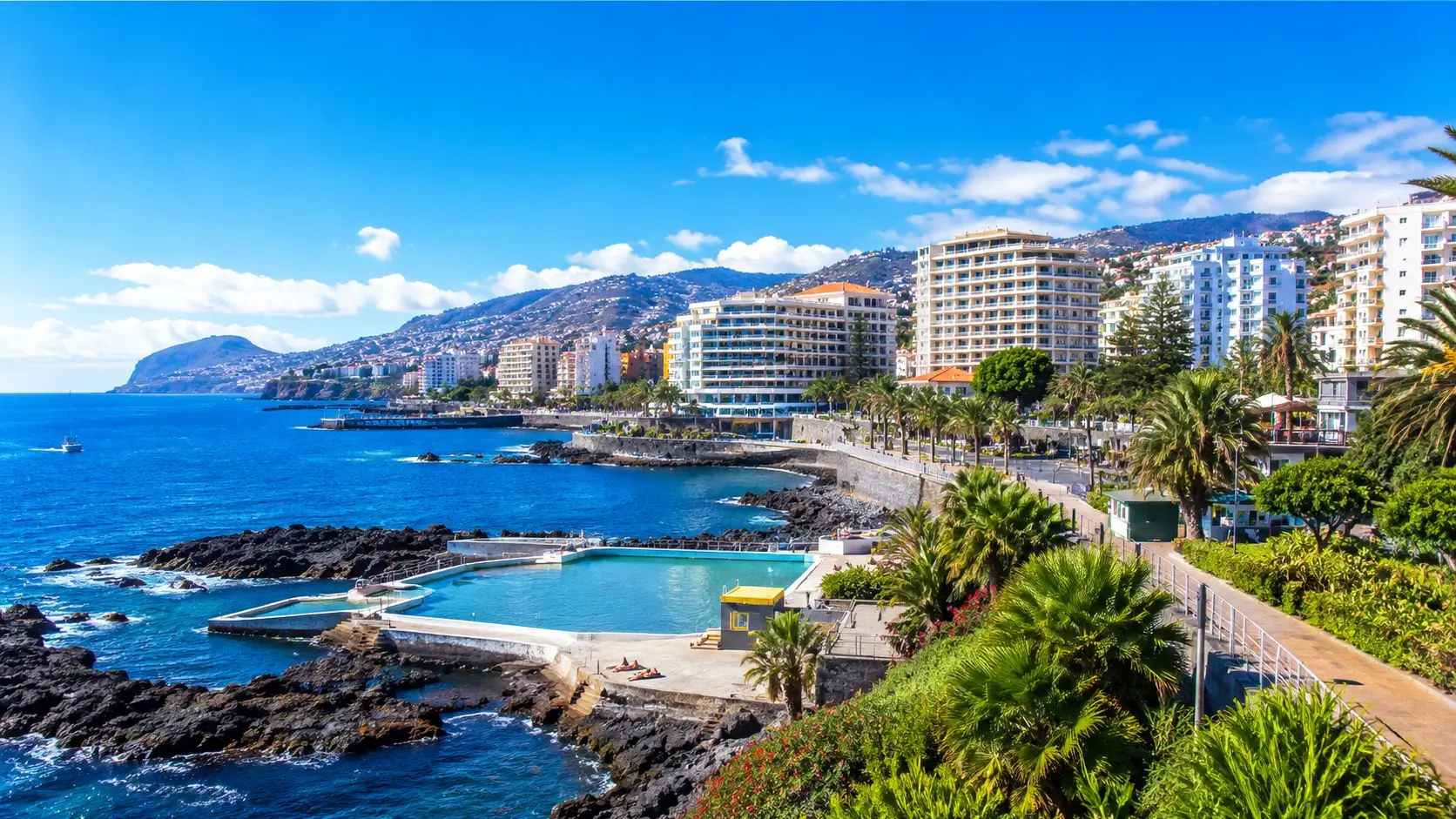 Zona Hoteleira Lido Madeira resort hotels 2026: oceanfront promenade with Lido swimming complex (€5 entry), 4-star resort pools, palm-lined walkways along Atlantic coast - luxury hotels €78-450/night, 15 minutes from Funchal Centro